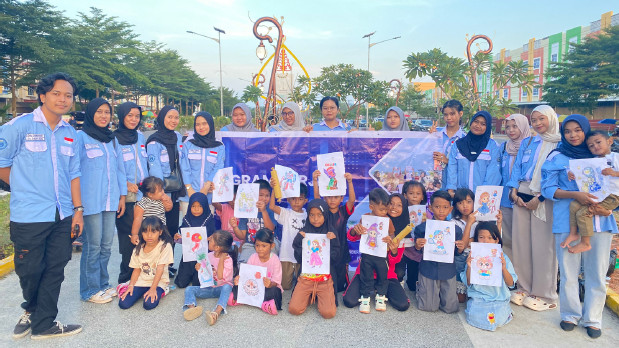 UKM PIPAKM Melaksanakan Kegiatan Mewarnai dan Edukasi Dalam Rangka Hari Anak Nasional di Tugu Kapal Pinisi