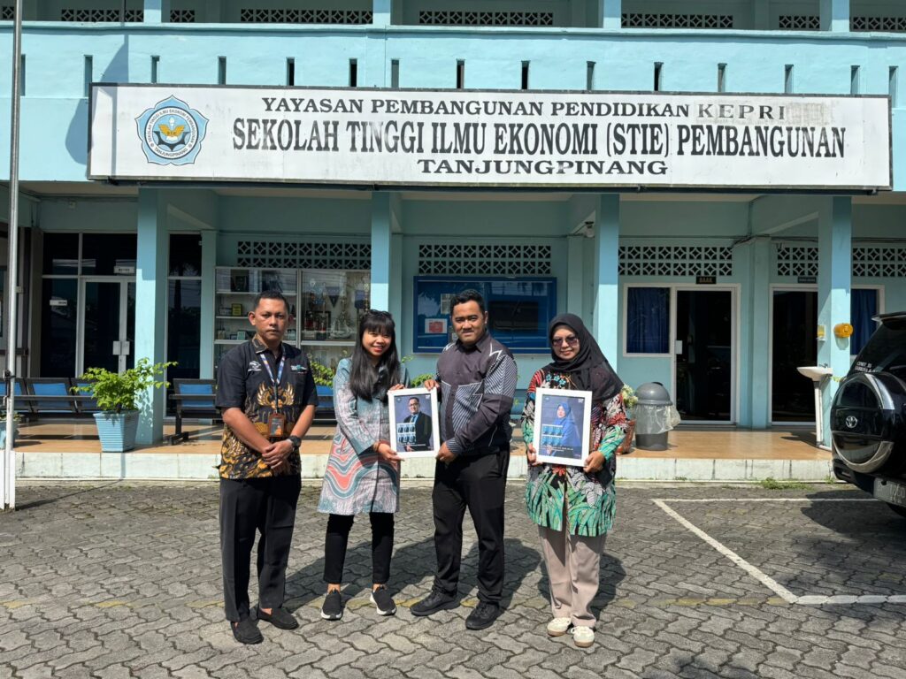 STIE Pembangunan Tanjungpinang dan PT. Pos Indonesia Tanjungpinang Implementasikan Kerja Sama melalui Prangko Prisma dan Program Pembinaan Mahasiswa